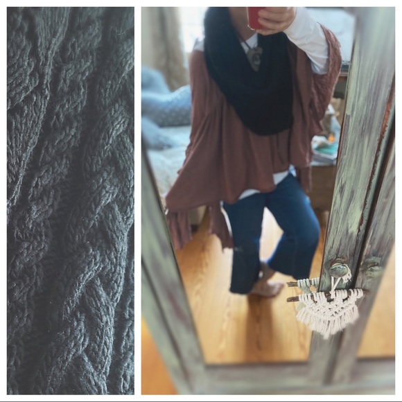 Cable Knit Circle Scarf - Picture 5 of 16